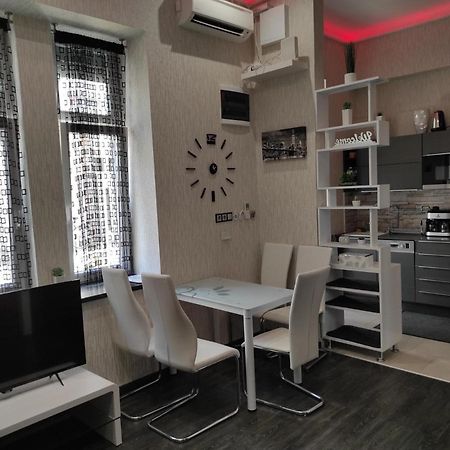 Corvinus Apartman Boedapest Buitenkant foto