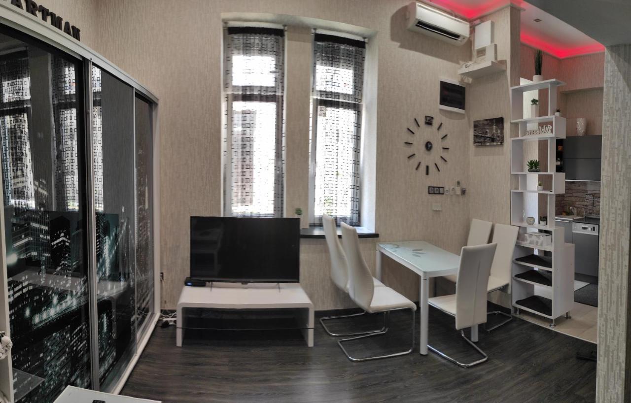 Corvinus Apartman Boedapest Buitenkant foto