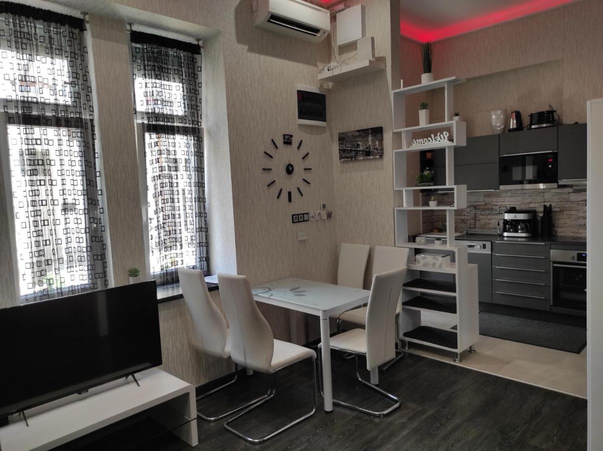 Corvinus Apartman Boedapest Buitenkant foto