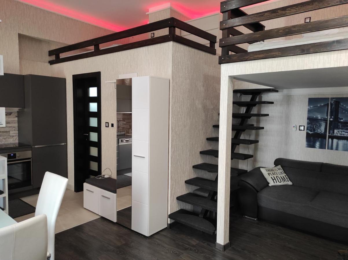 Corvinus Apartman Boedapest Buitenkant foto