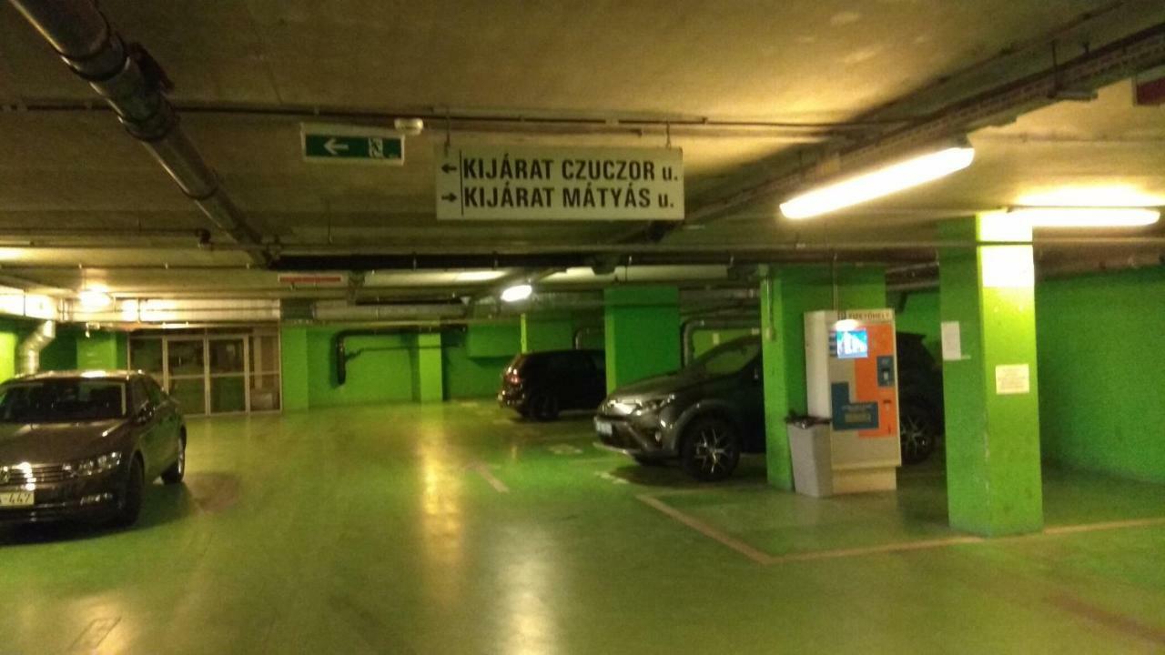 Corvinus Apartman Boedapest Buitenkant foto
