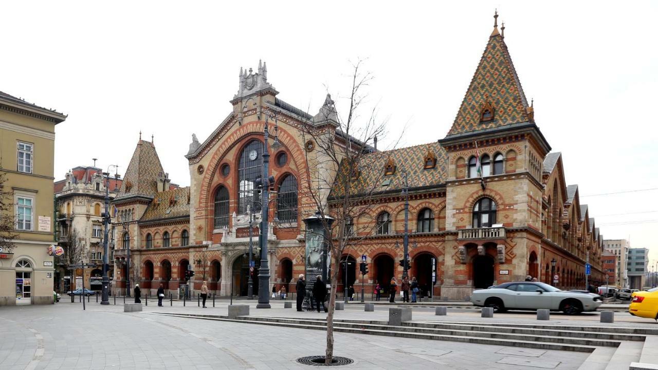 Corvinus Apartman Boedapest Buitenkant foto