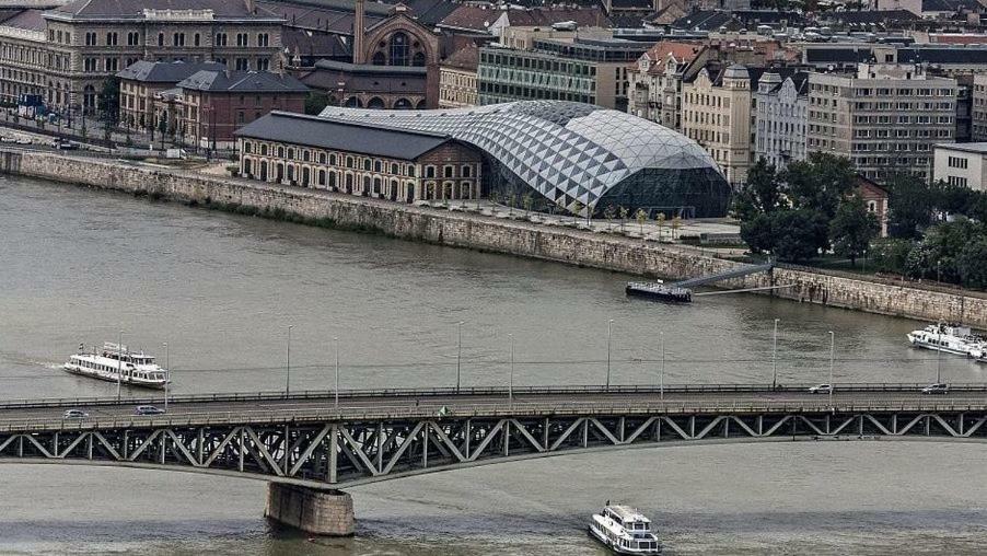 Corvinus Apartman Boedapest Buitenkant foto